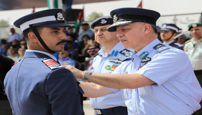 مندوباً عن جلالة الملك، الأمير فيصل يرعى حفل تخريج دورة مرشحي الطيران